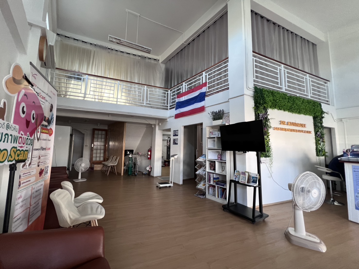 หมอกุลวดี คลินิกอายุรกรรมทั่วไปเฉพาะทางโรคทางเดินอาหารและตับ/ Gastroenterology and Liver clinic