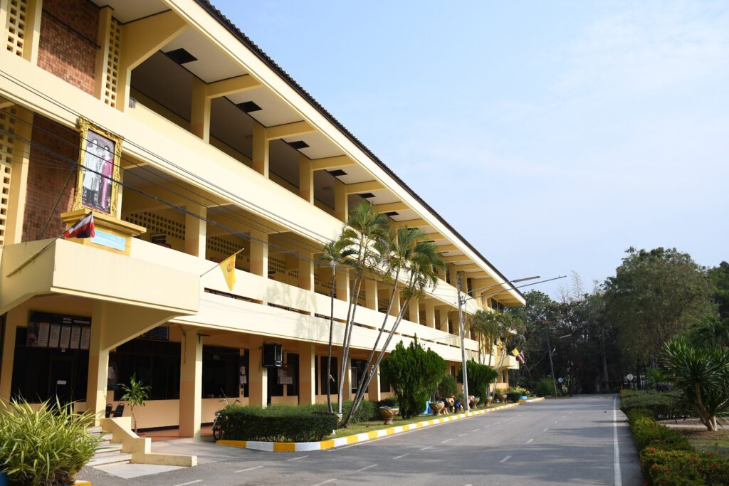 โรงเรียนเพชรบุรีปัญญานุกูล อำเภอชะอำ