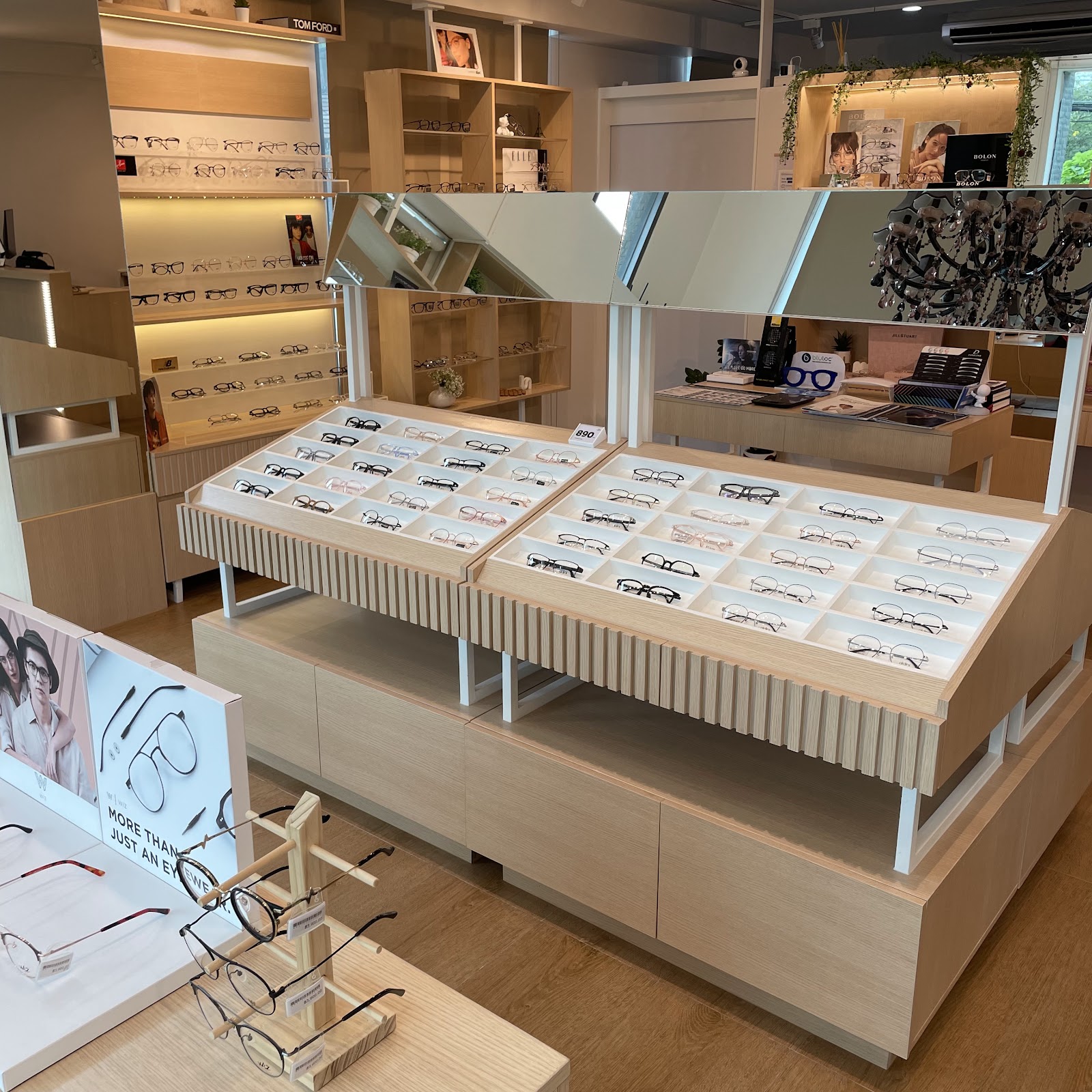 Monique Vision by Optometrist Hua Hin ร้านแว่นตาโมนิค วิชั่น โดยนักทัศนมาตร หัวหิน