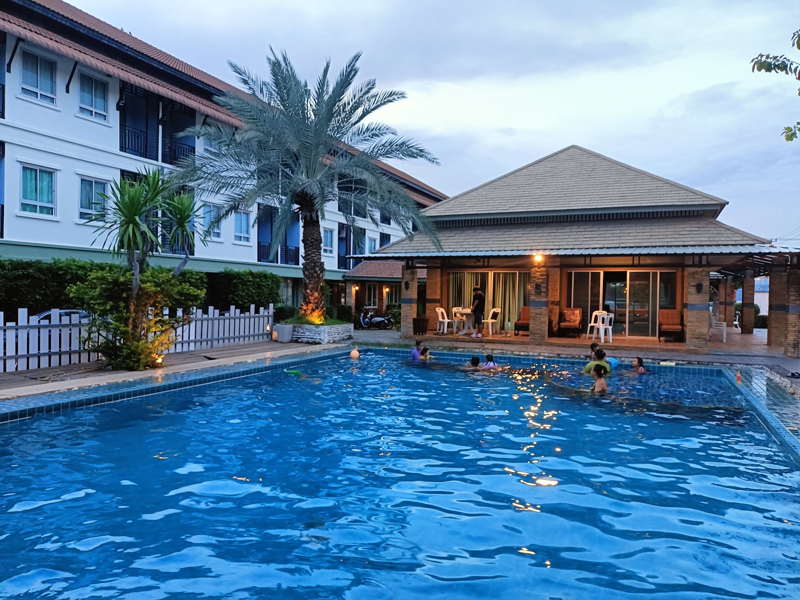 Seasons Palace Resort