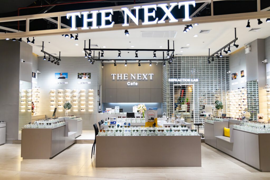THE NEXT ร้านแว่นตาคาเฟ่ สาขาบลูพอร์ต หัวหิน [แว่นตา/ตัดแว่นสายตา/แว่นกันแดด/แว่นกรองแสง/เลนส์โปรเกรสซีฟ/คอนแทคเลนส์/วัดสายตา]