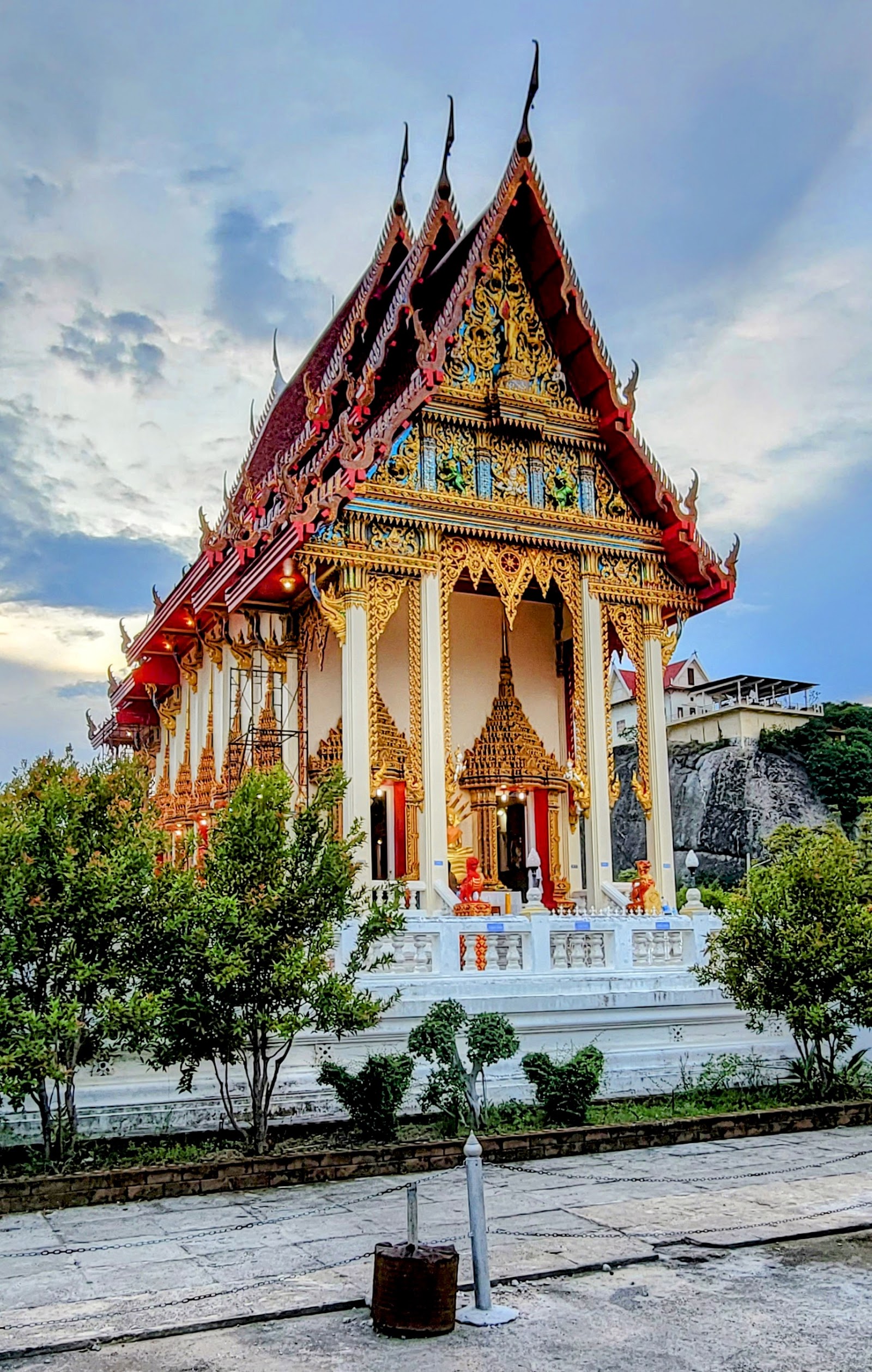 Wat Khao Lan Thom