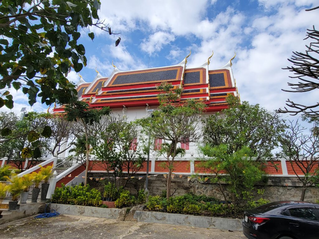 Wat Khao Sanam Chai